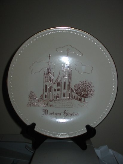 Martyr's Shrine Canada Collector Plate Souvenir With Plate Stand