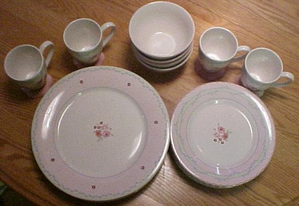 Pfaltzgraff Marianna Charlotte 16 pc Set Serving 4 Mugs 4 Bowls 4 Plates 4 Salad Plates
