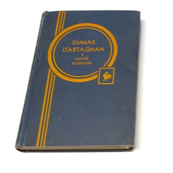 D'Artagnan by Alexandre Dumas in French, D.C. HEATH AND COMPANY 1933 hardback in French illustrated.