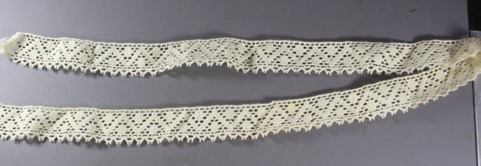 32 Inches Handmade Lace Edging, 1 Inch Wide