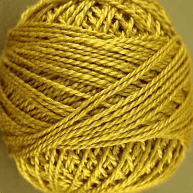 153 Antique Gold - Pearl Cotton size 8 - Valdani Solid color q.ty stock 6