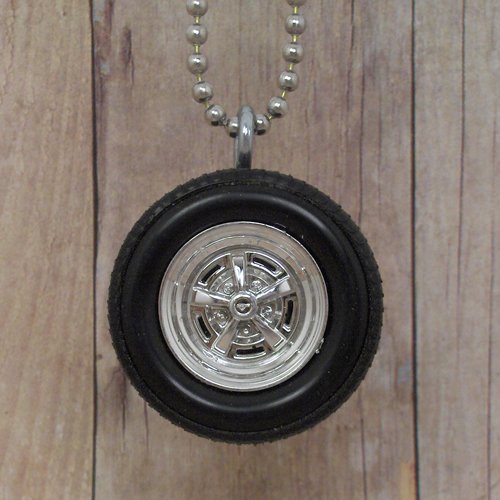 Mustang - Wheel Necklace