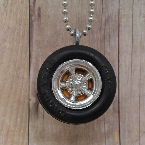 Tangerine Goodyear : Wheel Necklace