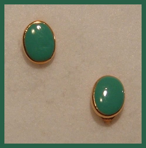 GREEN ENAMELED CLIP-ON EARRINGS 1980s VINTAGE NEW