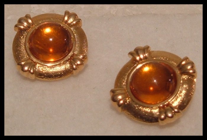 VINTAGE 1980s AMBER ACRYLIC GOLDTONE CLIP-ON EARRINGS