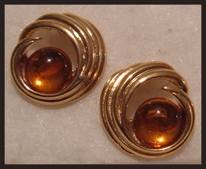 AMBER ACRYLIC HUGGIE PIERCED EARRINGS NOS VINTAGE