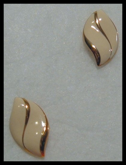 WHITE ENAMELED HUGGIE LEAF PIERCED EARRINGS VINTAGE