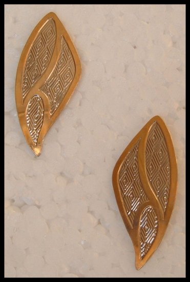 VINTAGE G&S TONE HUGGIE PIERCED EARRINGS 1.50"