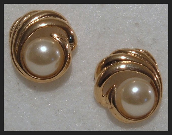 VINTAGE FAUX PEARL HUGGIE PIERCED EARRINGS .90" NOS