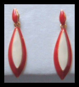 RED & WHITE ENAMELED DANGLE GOLDTONE PIERCED EARRING 1.25" VINTAGE 1980s