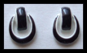 DOORKNOCKER BLACK & WHITE ENAMELED HUGGIE PIERCED EARRINGS .75" VINTAGE 1980s