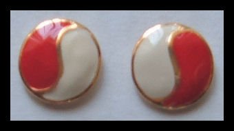 RED ^ WHITE ENAMELED G/T HUGGIE PIERCED EARRINGS .75" NOS VINTAGE 80s