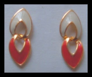 WHITE & RED ENAMELED GOLDTONE DANGLE PIERCED EARRINGS 1.25: NOS 1980s