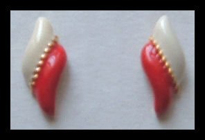 RED & WHITE ENAMELED GOLDTONE HUGGIE PIERCED EARRINGS.90" 80s VINTAGE