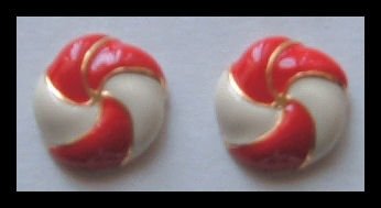 PINWHEEL RED & WHITE ENAMEL G/T HUGGIE PIERCED EARRINGS .75" 1980s VINTAGE