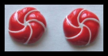 PINWHEEL RED & WHITE ENAMELED HUGGIE PIERCED EARRINGS .75" 80s
