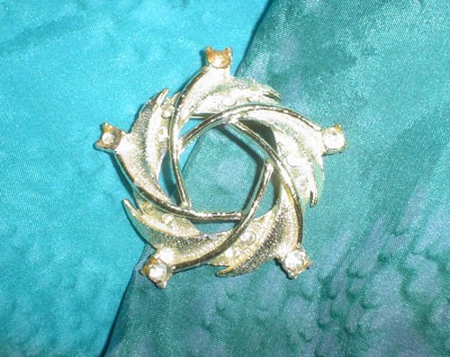 Vintage Rhinestone Star Pin