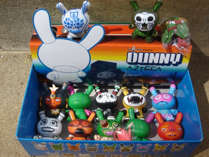 Azetca Kidrobot Dunny Set of 10 + 2 Chase