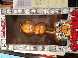 GARFIELD-GARFIELD SHAKEM STATUE