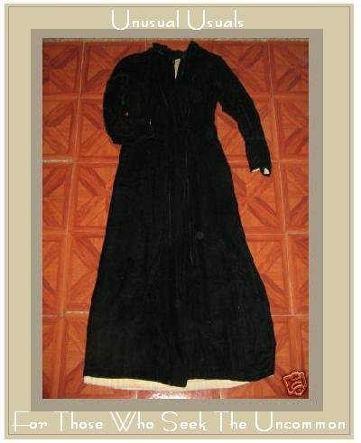 VINTAGE LONG HOODED BLACK VELVET COAT JACKET CAPE SMALL S