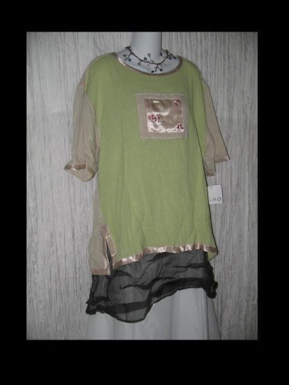 NWT Xiao Boutique Nothing Matches Floral Tunic Top Large L