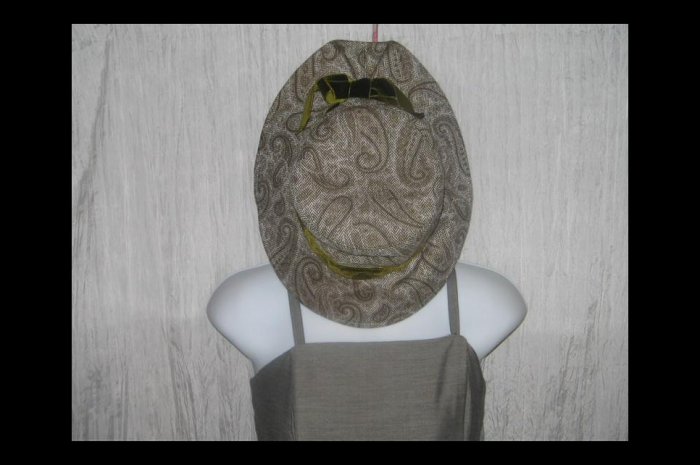 NEW Liz Claiborn Playful Green Paisley Velvet Ribbon Hat
