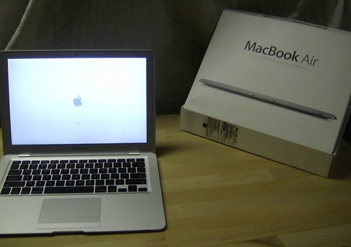 Apple MacBook Air 1.86GHz - 2GB Ram - 128GB SSD