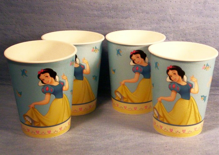 Set of 4, Disney's Snow White Plastic Drinking Cups, Item # 08-001004060018
