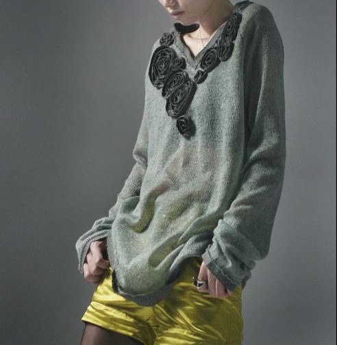 Black Roses - Thin Gray Sweater