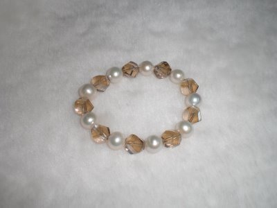 Natural freshwater pearl and crystal bracelet
