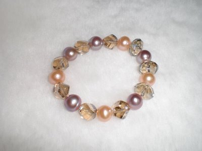 Natural freshwater pearl and crystal bracelet