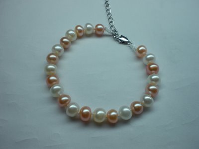 Natural freshwater pearl bracelet