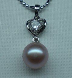freshwater pearl pendant