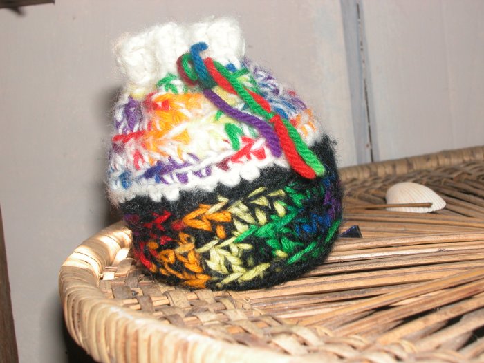 round-bottomed yarn minitote