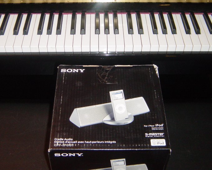 Sony CPF-IP001 Cradle Audio Speaker Dock for iPOD/MP3