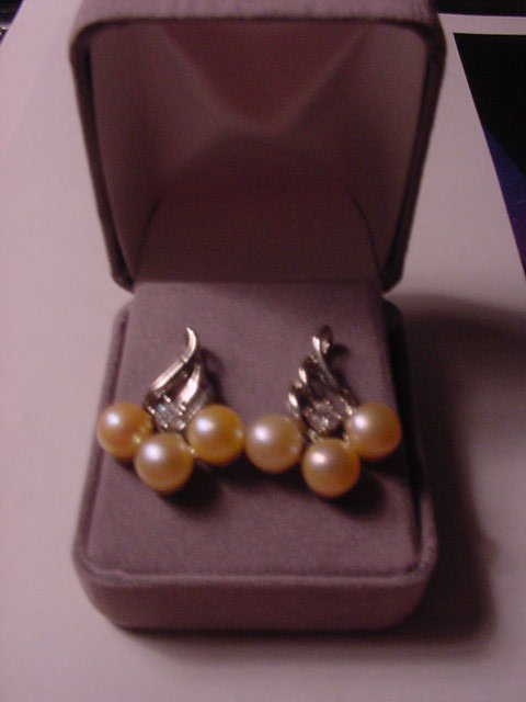 New Genuine IVORY CREAM PEARLS WHITE TOPAZ EARRINGS Velvet Box Womens Silver Gemstones Jewels UPC