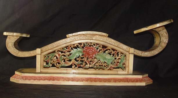 Old Bone Art Handicraft Flwoer Design Ruyi Decoration