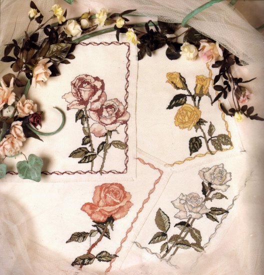 ELEGANT SUMMER TABLEWARE CROSS STITCH KIT ROSES IN BLOOM PLACEMATS