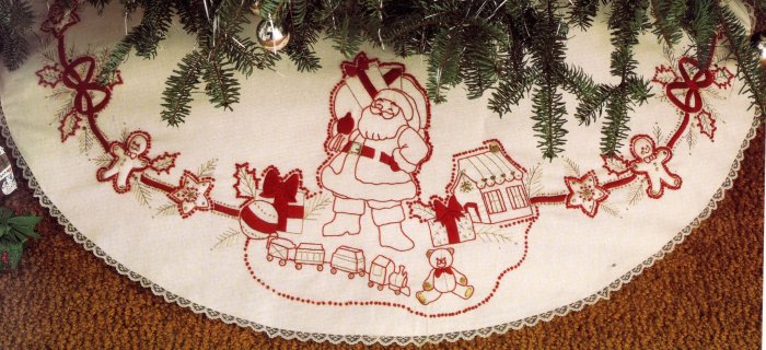 RARE RED & WHITE & GOLD SANTA AND TOYS CANDLEWICKING CHRISTMAS TREE SKIRT CREWEL EMBROIDERY KIT
