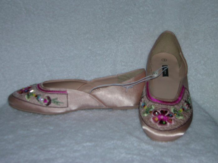 Xhilaration Nala Women's Pink Slipons Size 5