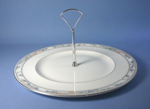 Royal Doulton ARLINGTON H5180 Round Serving Plate with Center Handle