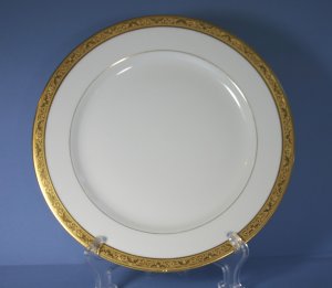 Tressemanes & Vogt (T&V) Limoges France Gold Encrusted Dinner Plates
