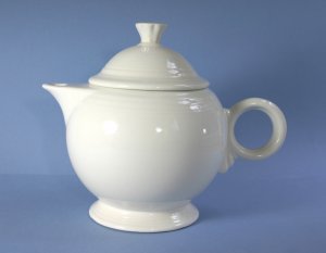 Homer Laughlin Fiesta White 44 oz Covered Teapot and Lid