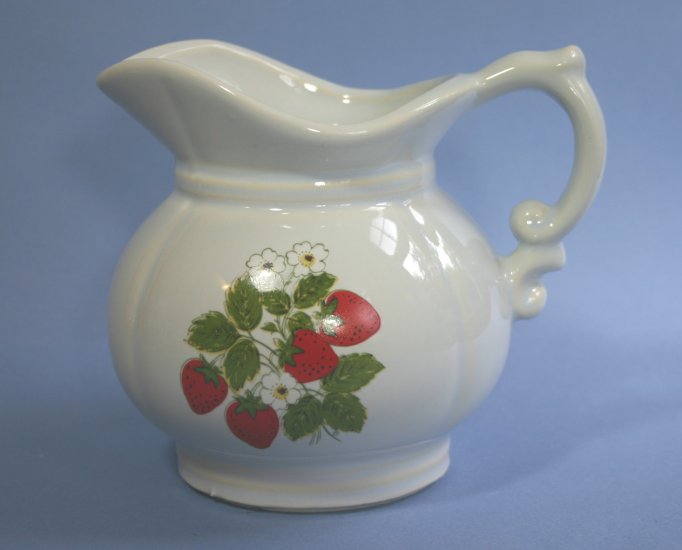 McCoy Pottery STRAWBERRY COUNTRY 24oz Pitcher