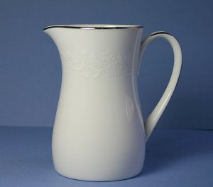Noritake China REINA 6450Q 4 oz Creamer