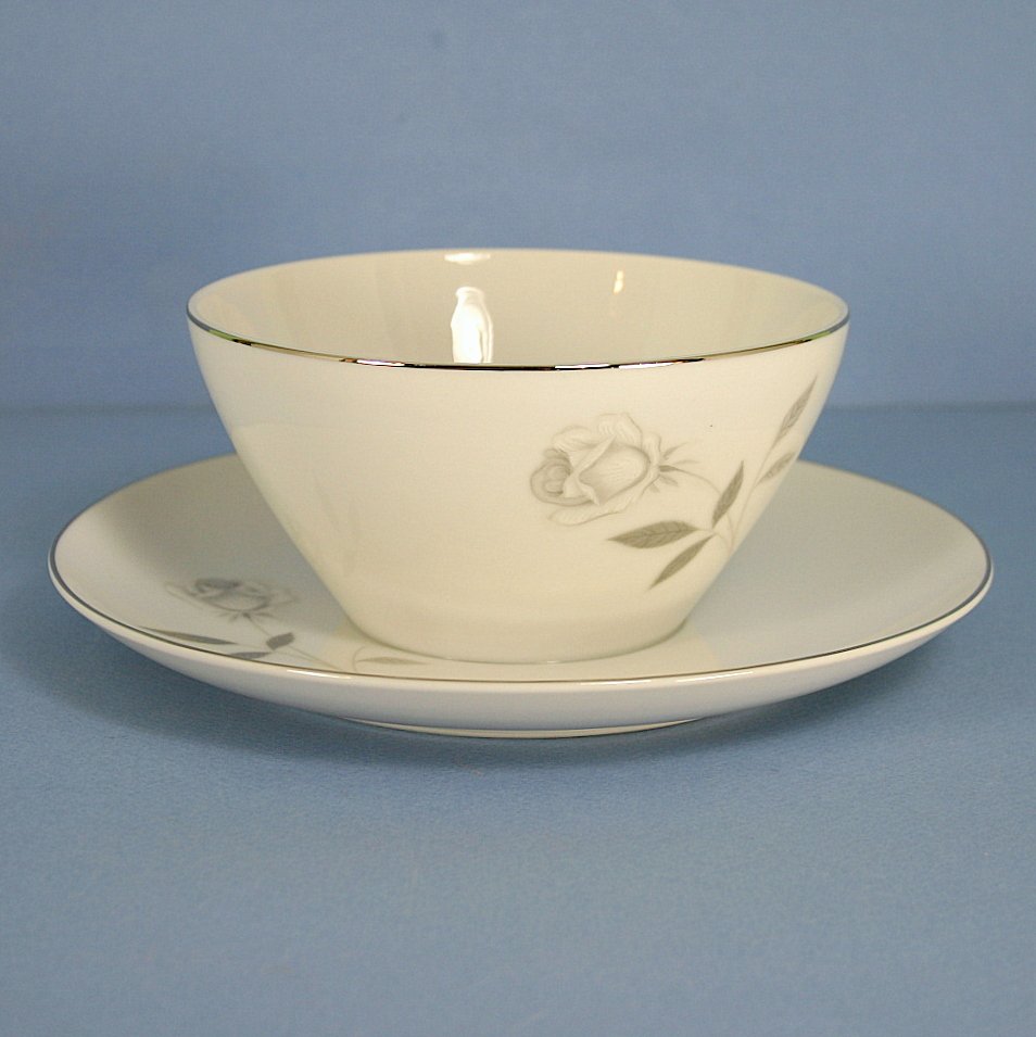 Mikasa Carla Gravy Boat With Attached Underplate