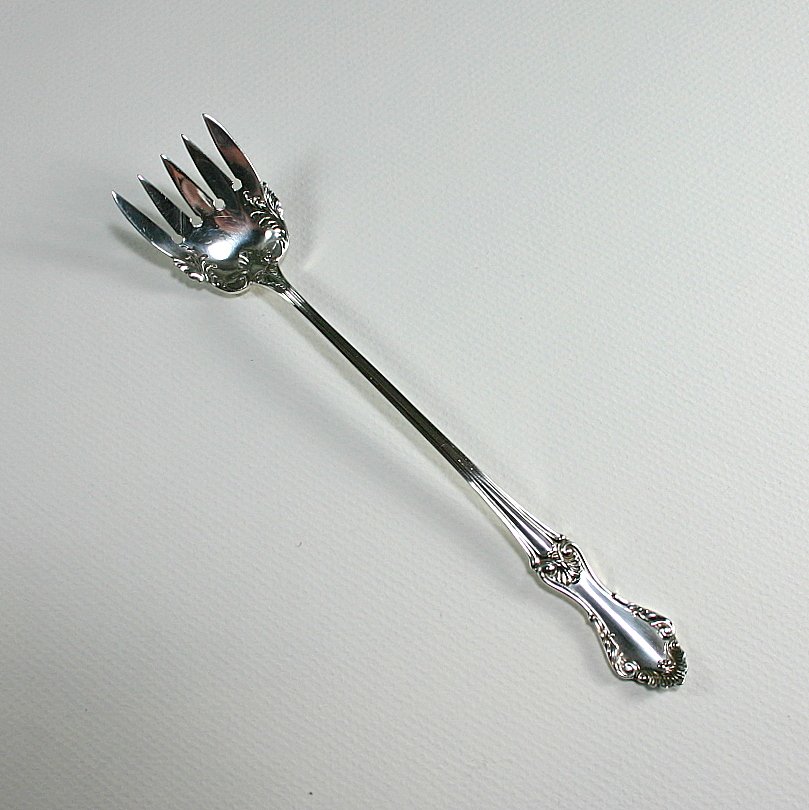 Frank Whiting Georgian Shell Sterling Large Sardine Serving Fork