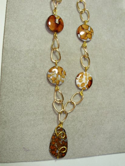 Chain with acrylic