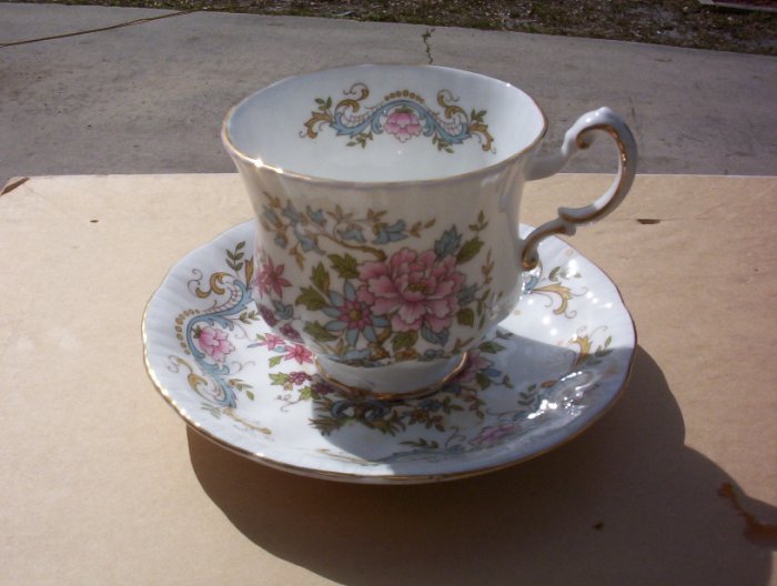Royal Standard "Mandarin" footed cup and saucer set