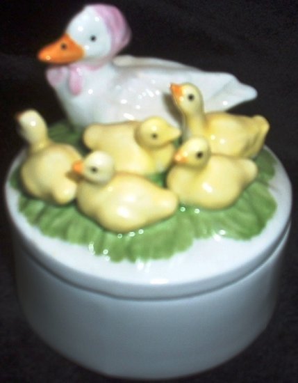 Bone China Mini Trinket Box Mama Duck and Ducklings Made in Taiwan Keepsake Box